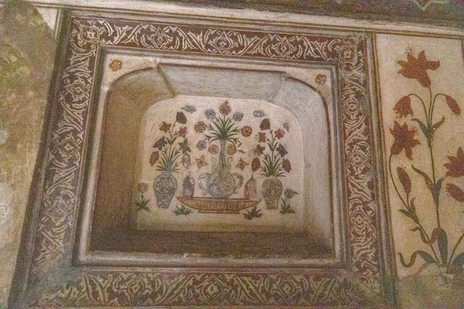 Wine decanter imagery at the Baby Taj