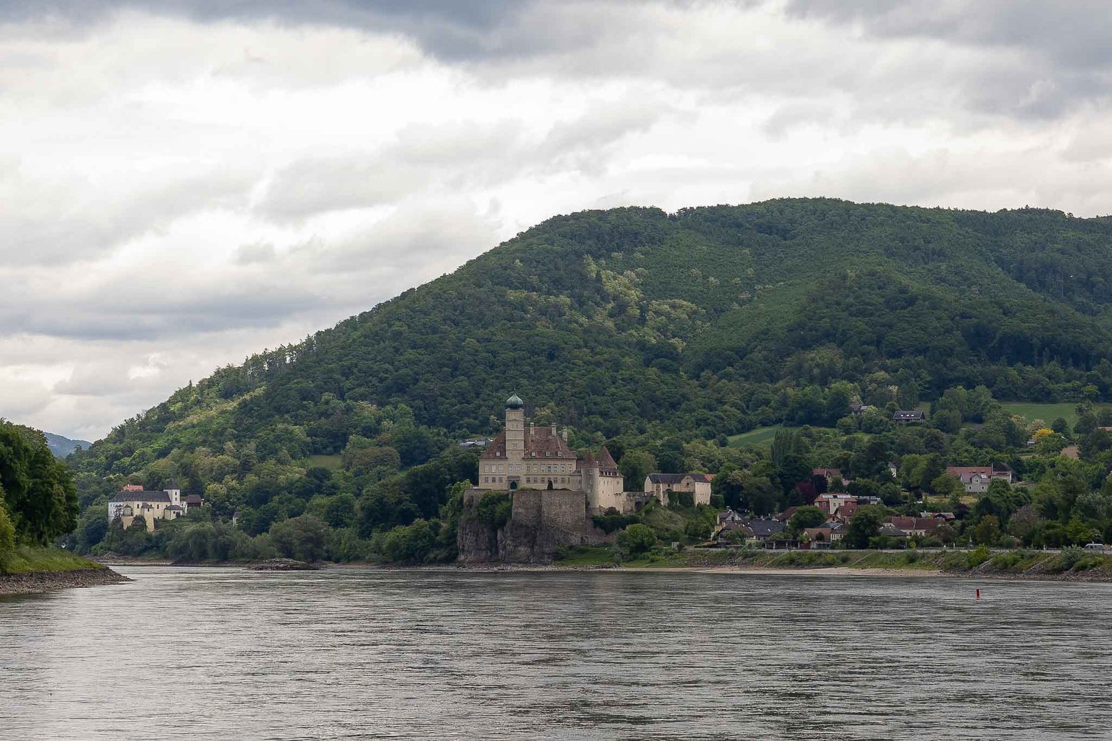 Scenic sailing along the Danube