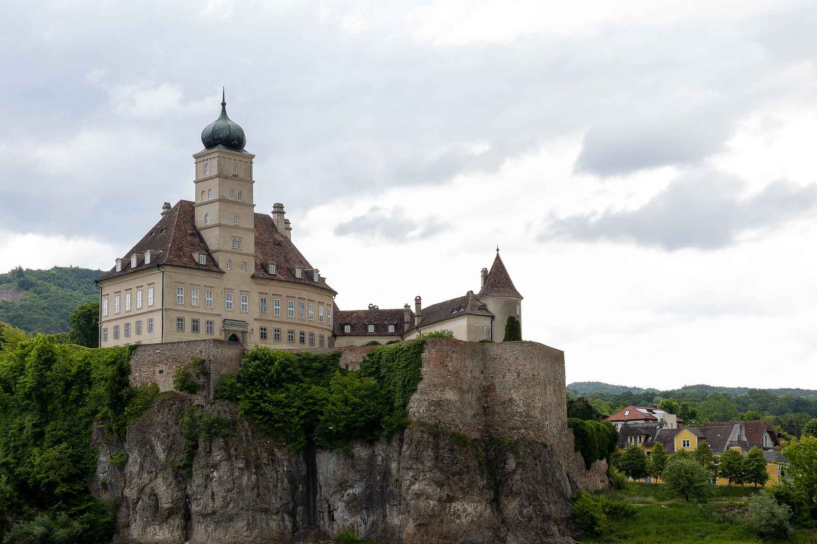 Scenic sailing along the Danube