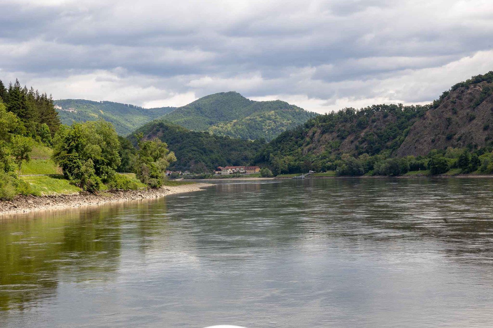 Scenic sailing along the Danube