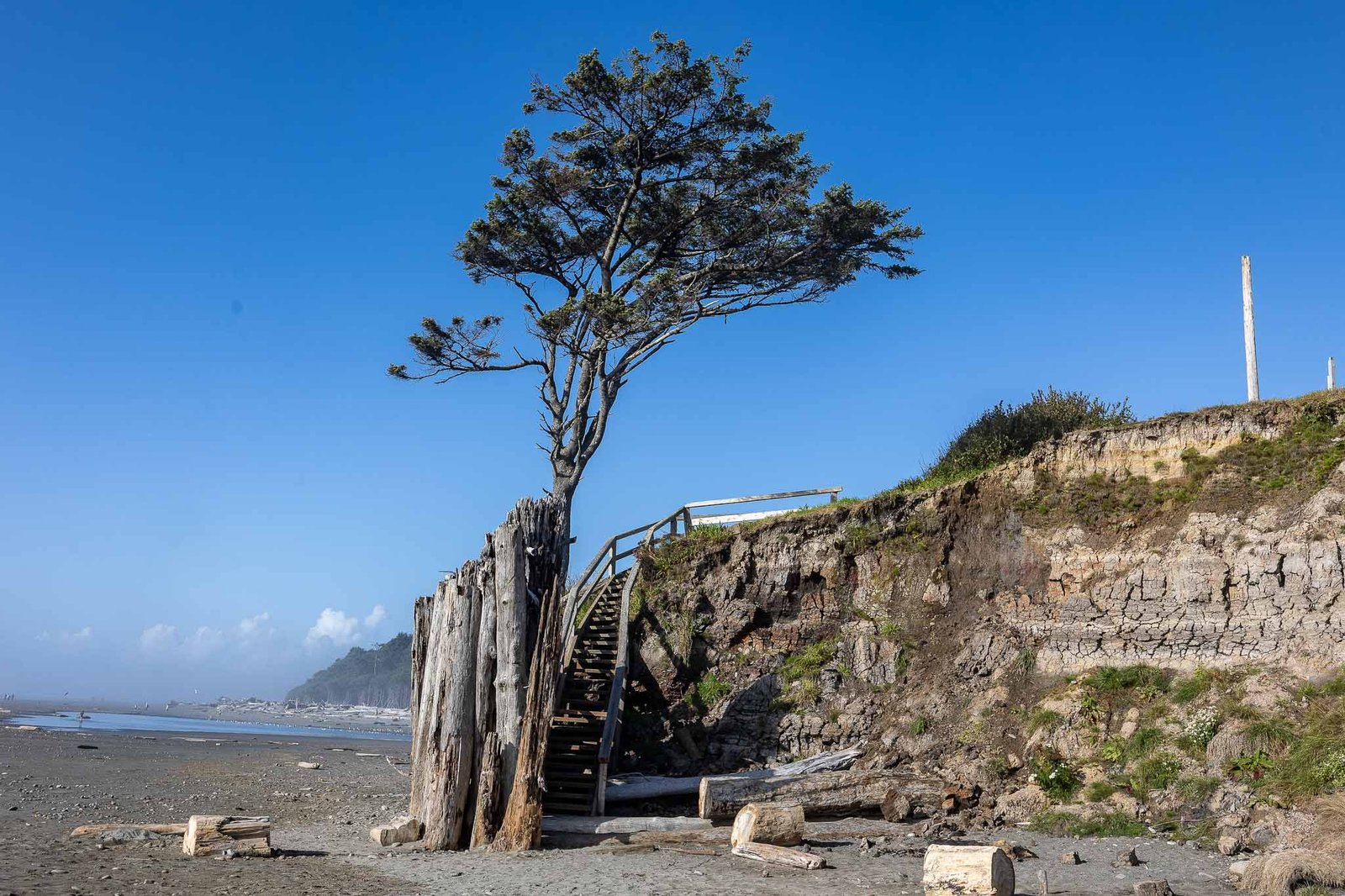 The beach below Kalaloch lodge and the stairs to get up to the lodge