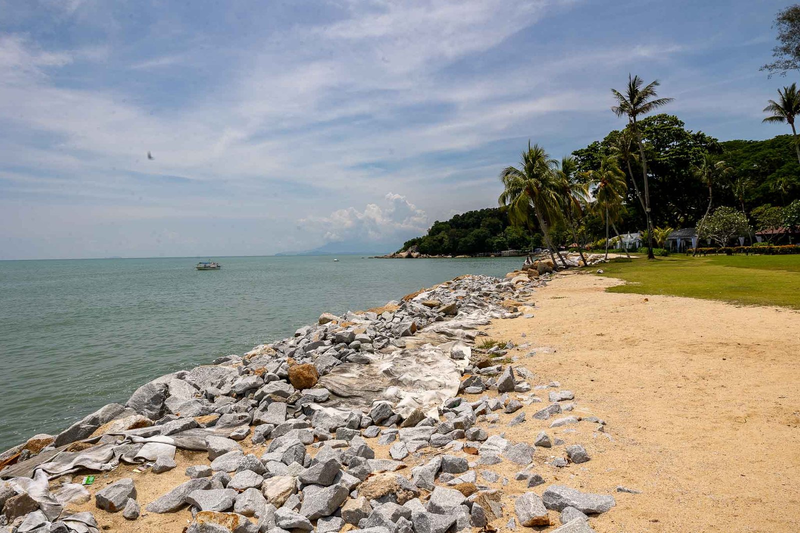 Beachfront of the Golden Stands hotel