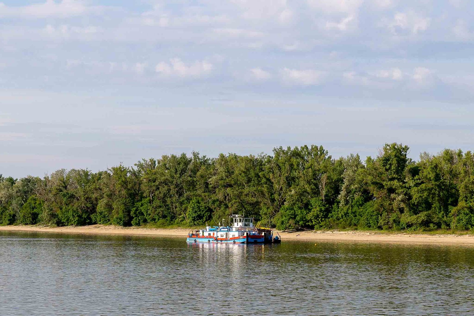 Fishing boars along the Danube