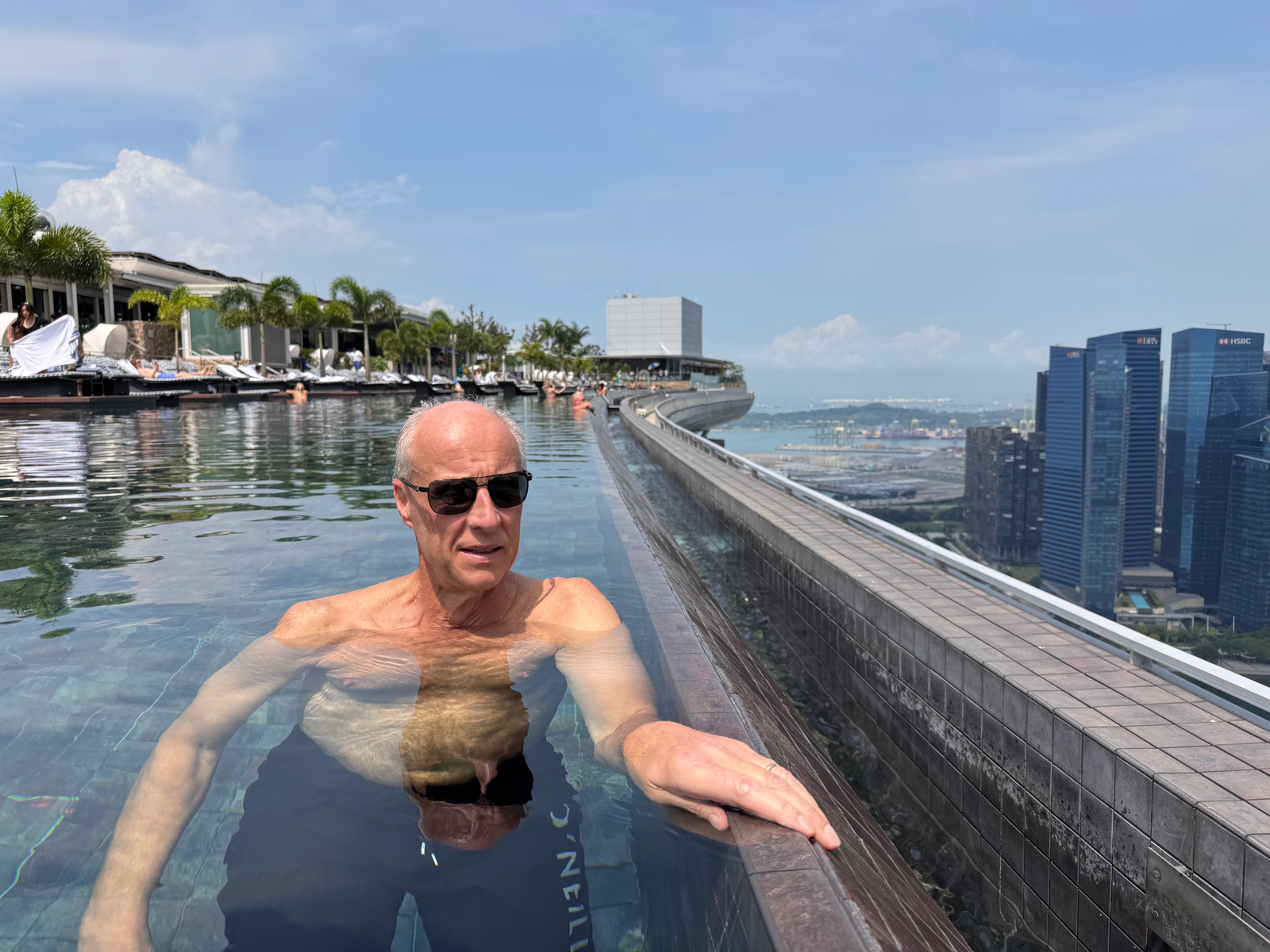 Infinity pool lengthwise view