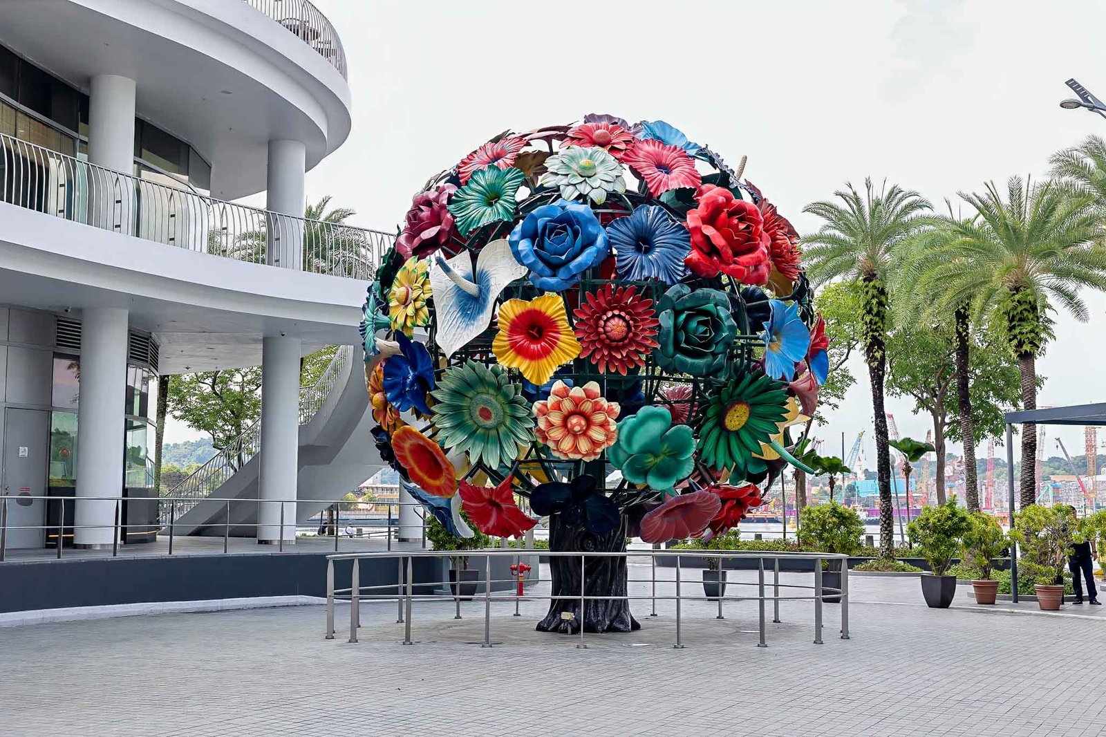 Sculpture outside of Vivo mall