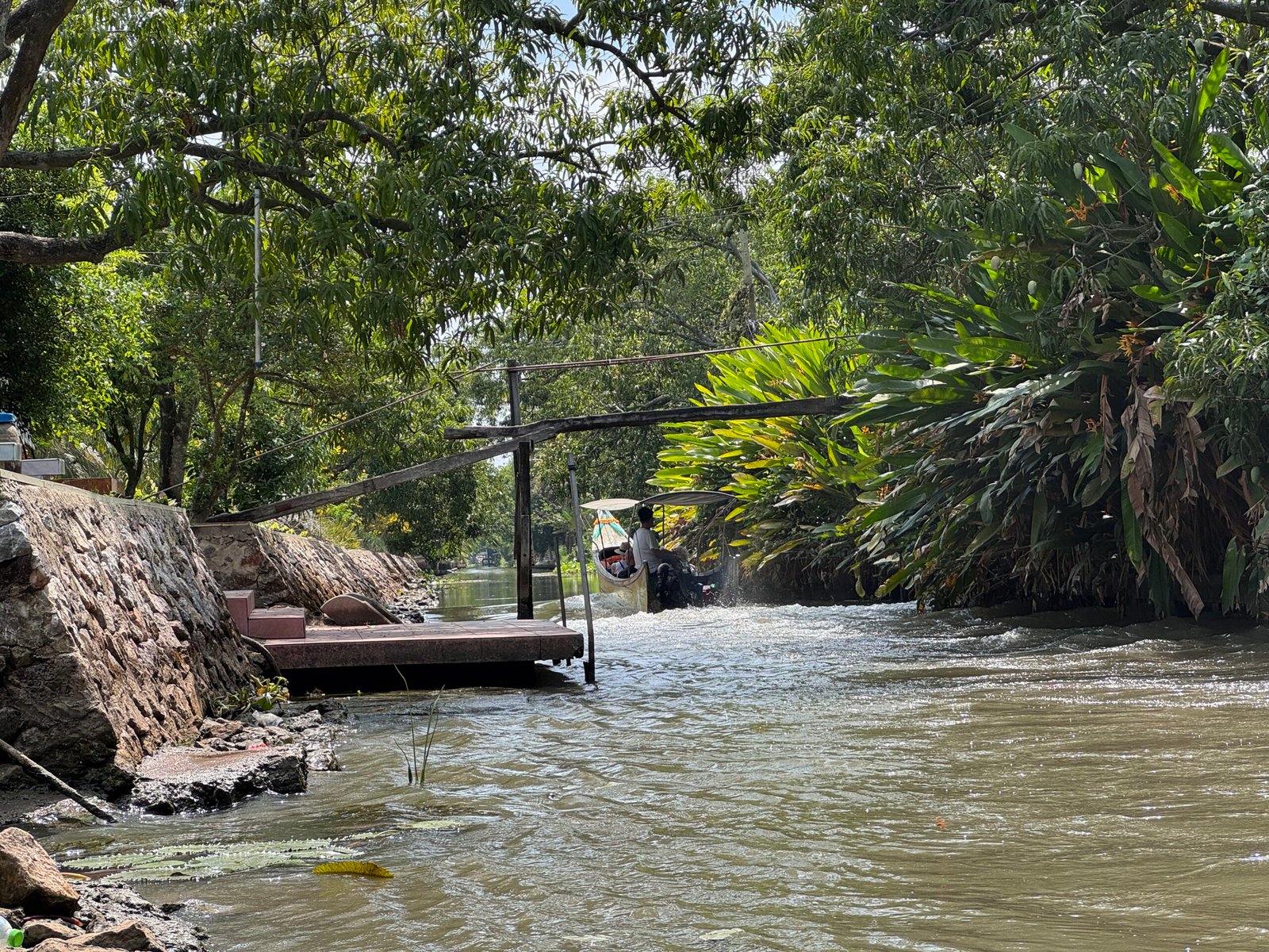 View along the canal.