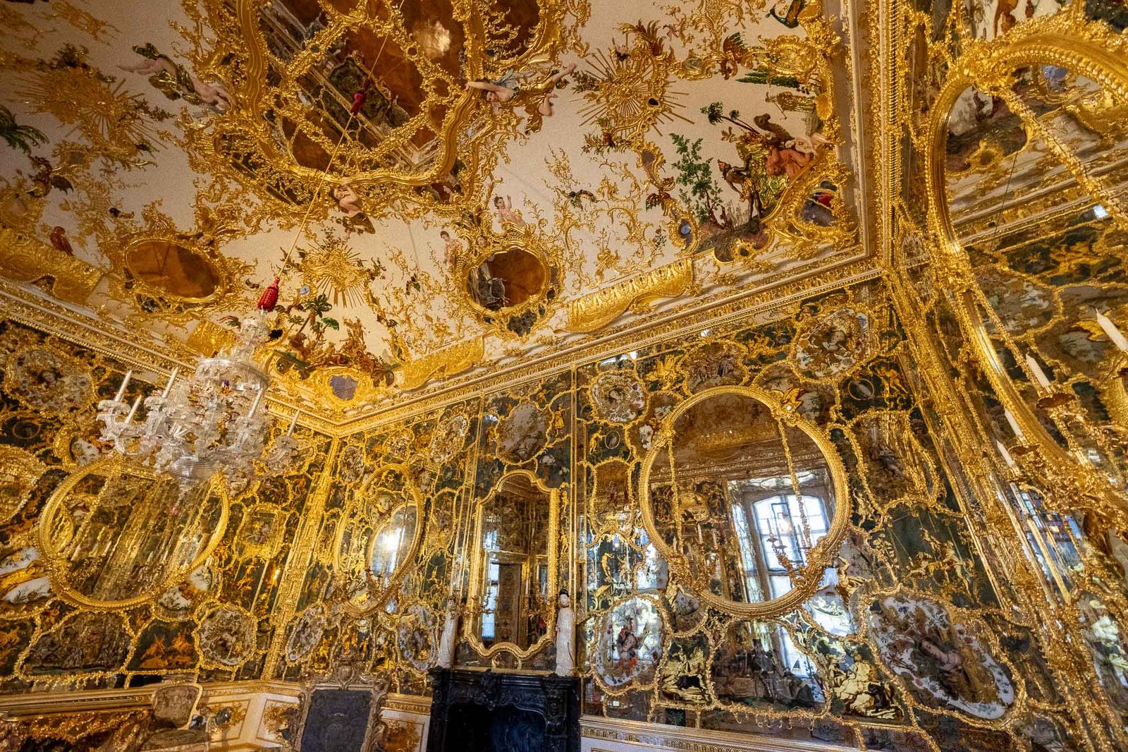 Residence Mirror room